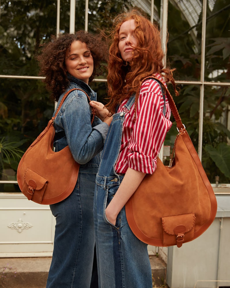 Grand sac hobo en cuir souple LeHobo, mod&egrave;le port&eacute; &eacute;paule