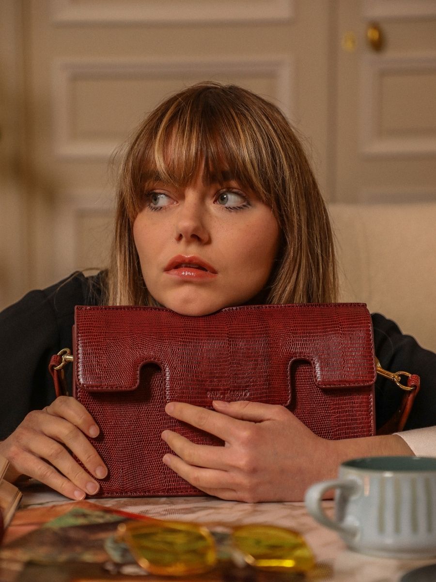 Fotoansicht-Vorderseite-Baguette-Tasche-rotes Leder-Gabrielle-1960-Paul Marius-W42-L-R