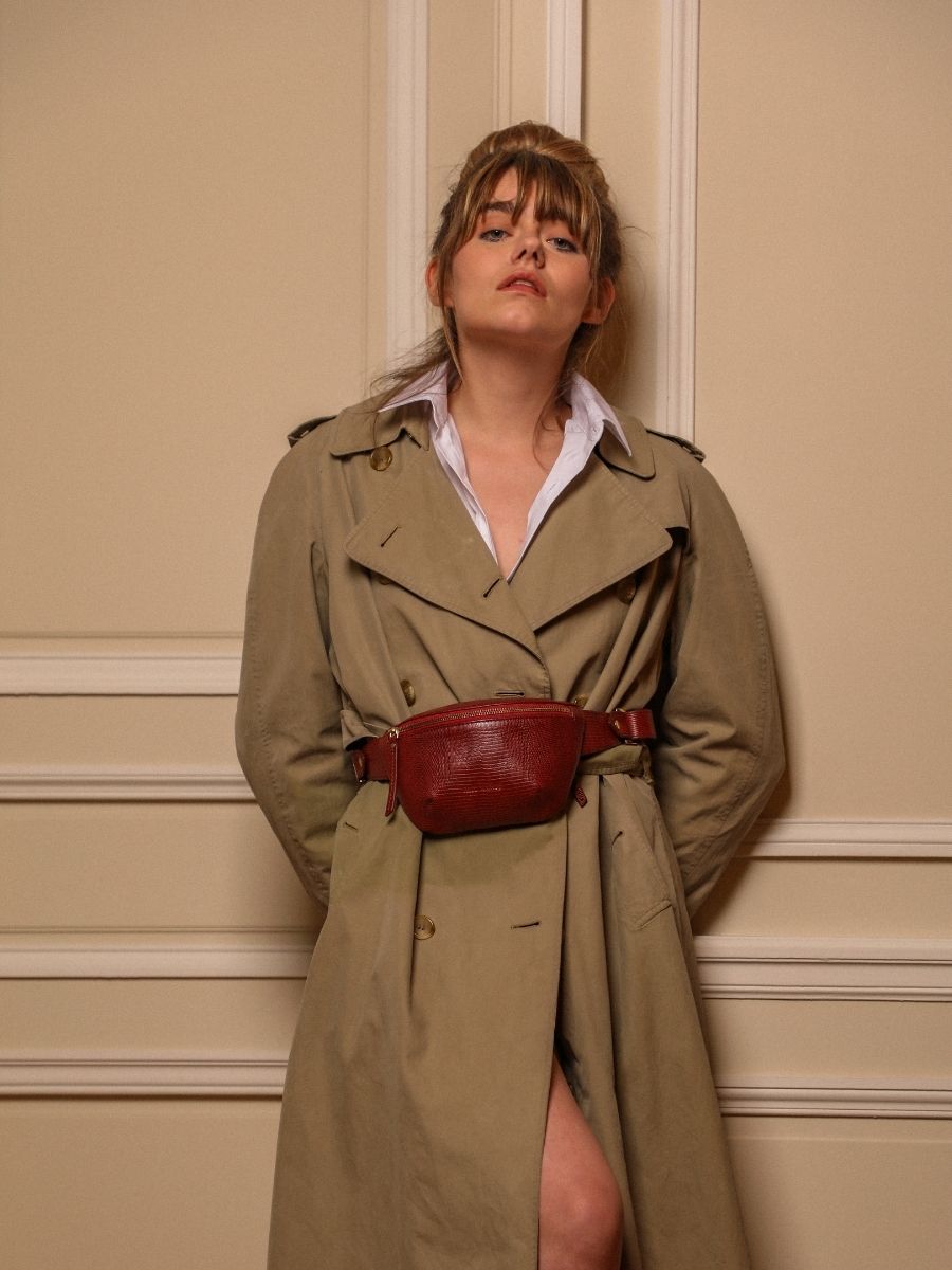 Fotoansicht-getragen-gürteltasche-leder-rot-labanane-xs-1960-paul-marius-m503xs-l-r