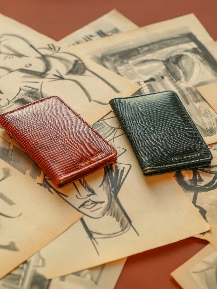 Fotoansicht-Passhülle-aus-grünem-Leder-Passhülle-1960-Paul-Marius-M64-L-DG