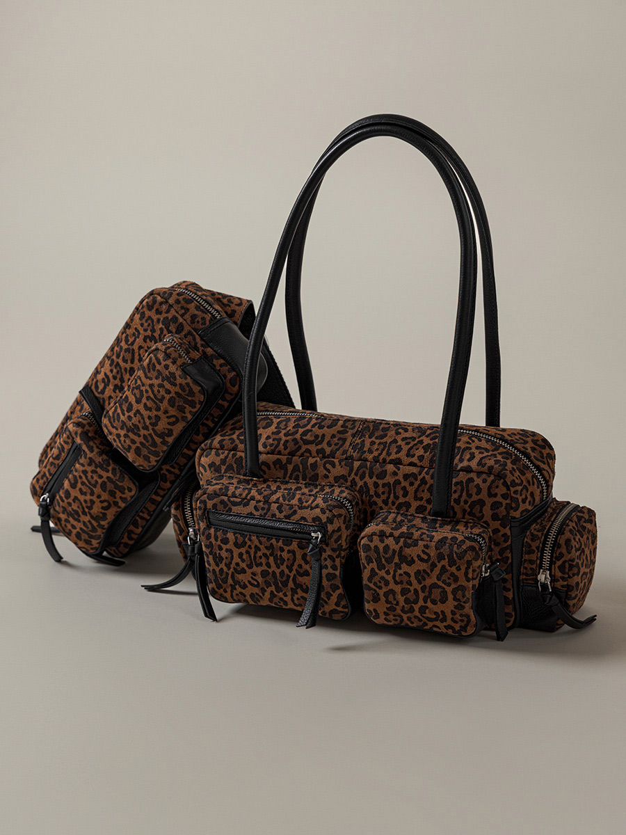 Gürteltasche aus Leder mit Leopardenmuster, schwarz, LaBanane 90s, Leopardenmuster, Ansicht, Zoom, Material, M86 LP B