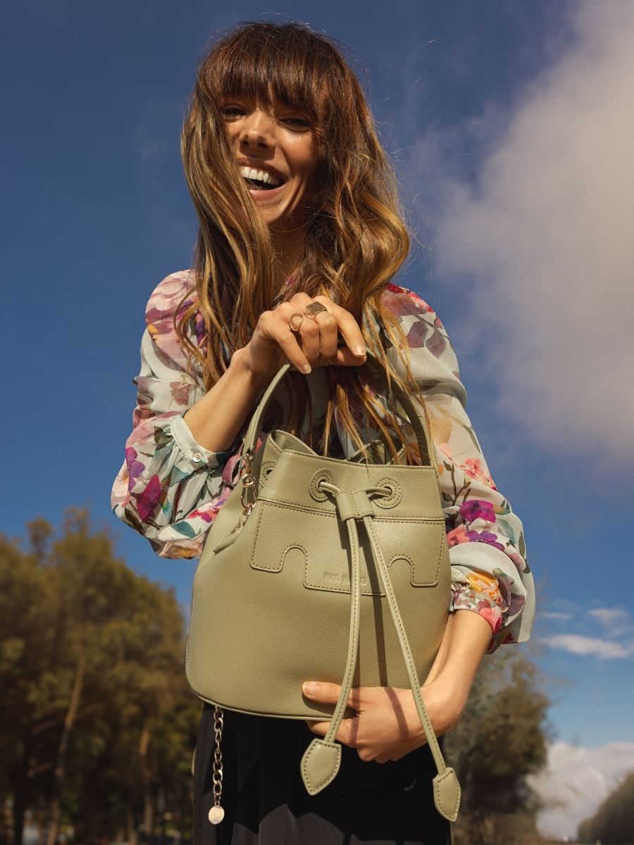 Beuteltasche aus Leder Capucine Mandel, Seitenansicht W39 AL