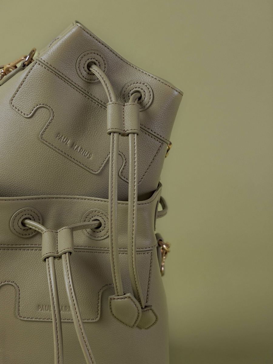 mini-beuteltasche-leder-capucine-xs-mandel-ansicht-zoom-material-w39xs-al