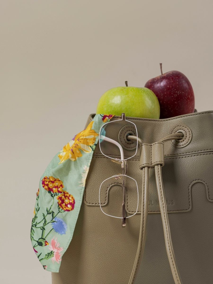 Beuteltasche aus Leder Capucine Mandelbraun Ansicht Zoom Material W39 AL