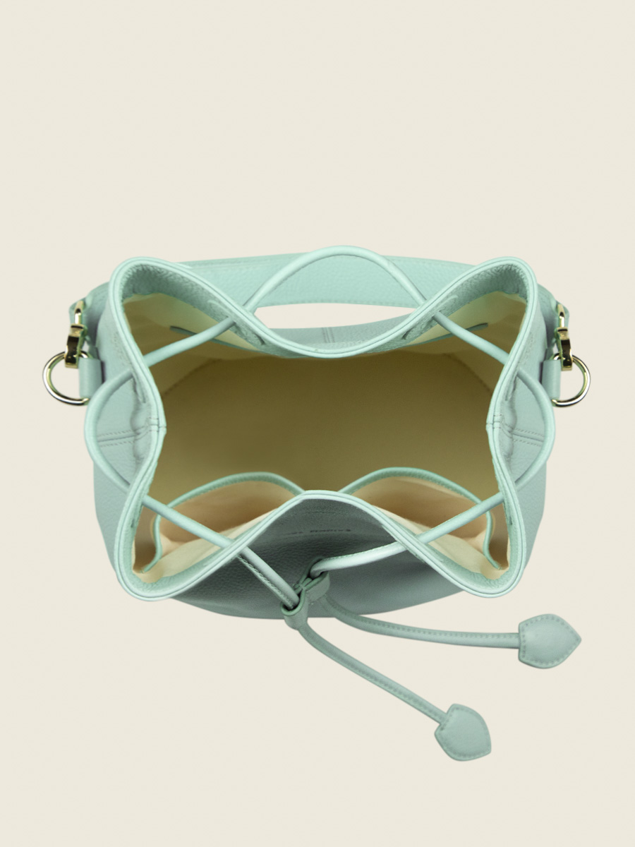 Fotoansicht-Tragetasche-Eimer-Tasche-Leder-blau-Capucine-Azur-Himmelblau-Paul-Marius-W39-AZ-L-BLU