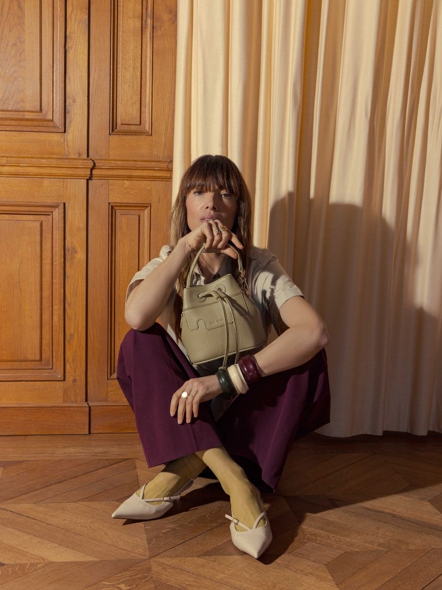 mini-beuteltasche-leder-capucine-xs-mandel-seitenansicht-w39xs-al