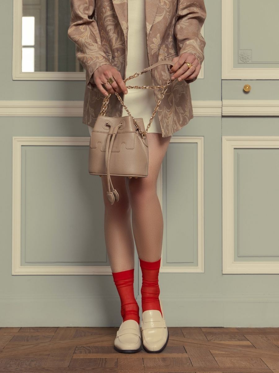 mini-beuteltasche-leder-capucine-xs-taupe-seitenansicht-w39xs-bei