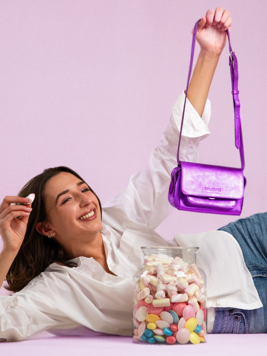 Fotoansicht-Vorderseite-Mini-Umhängetasche-Leder-violett-metallic-Diane-XS-Bonbon-Paul-Marius-W35XS-M-P
