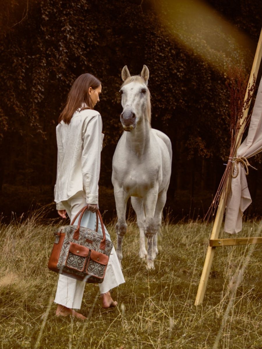 foto-ansicht-tragegurt-schultertasche-leder-mehrfarbig-ledandy-esperanza-paul-marius-w04-mex