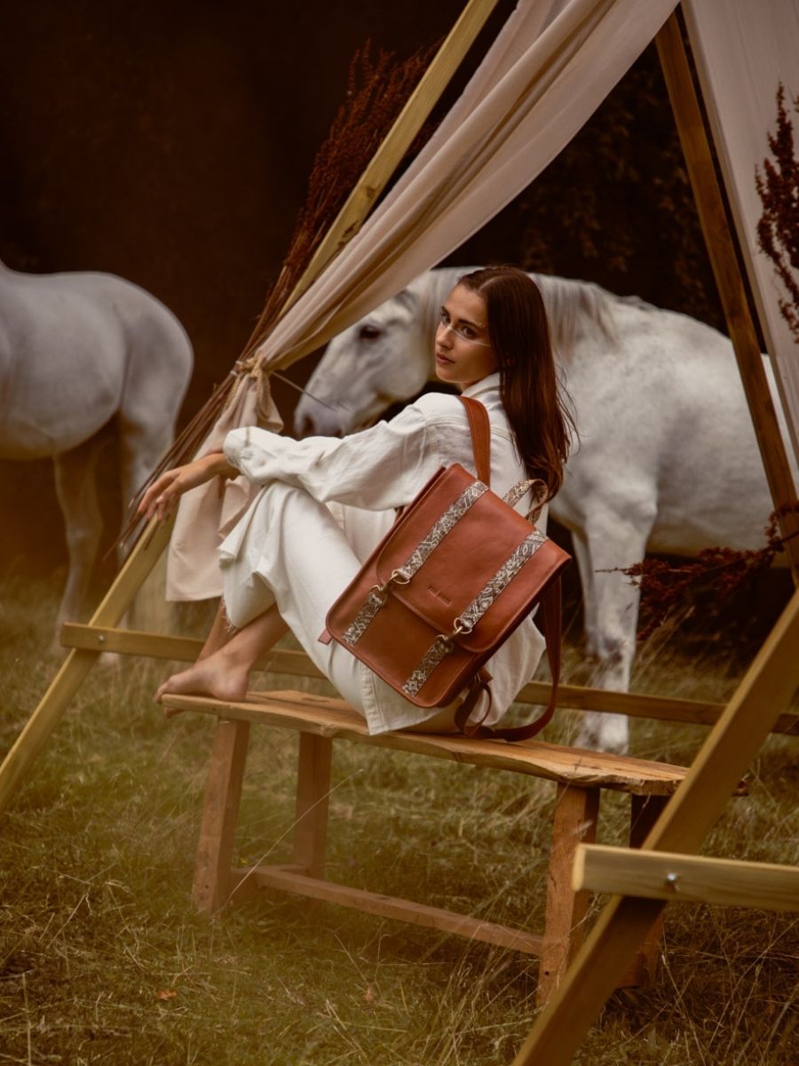 Fotoansicht-Vorderseite-Rucksack-aus-Leder-mehrfarbig-LeCoursier-Esperanza-Paul-Marius-M03-MEX