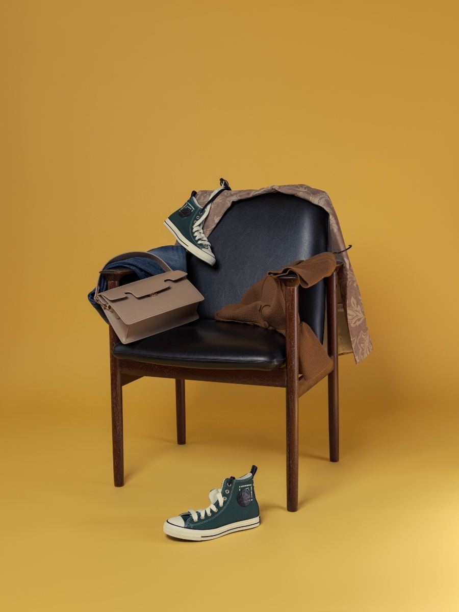 leder-baguette-tasche-gabrielle-taupe-ansicht-zoom-material-w42-bei