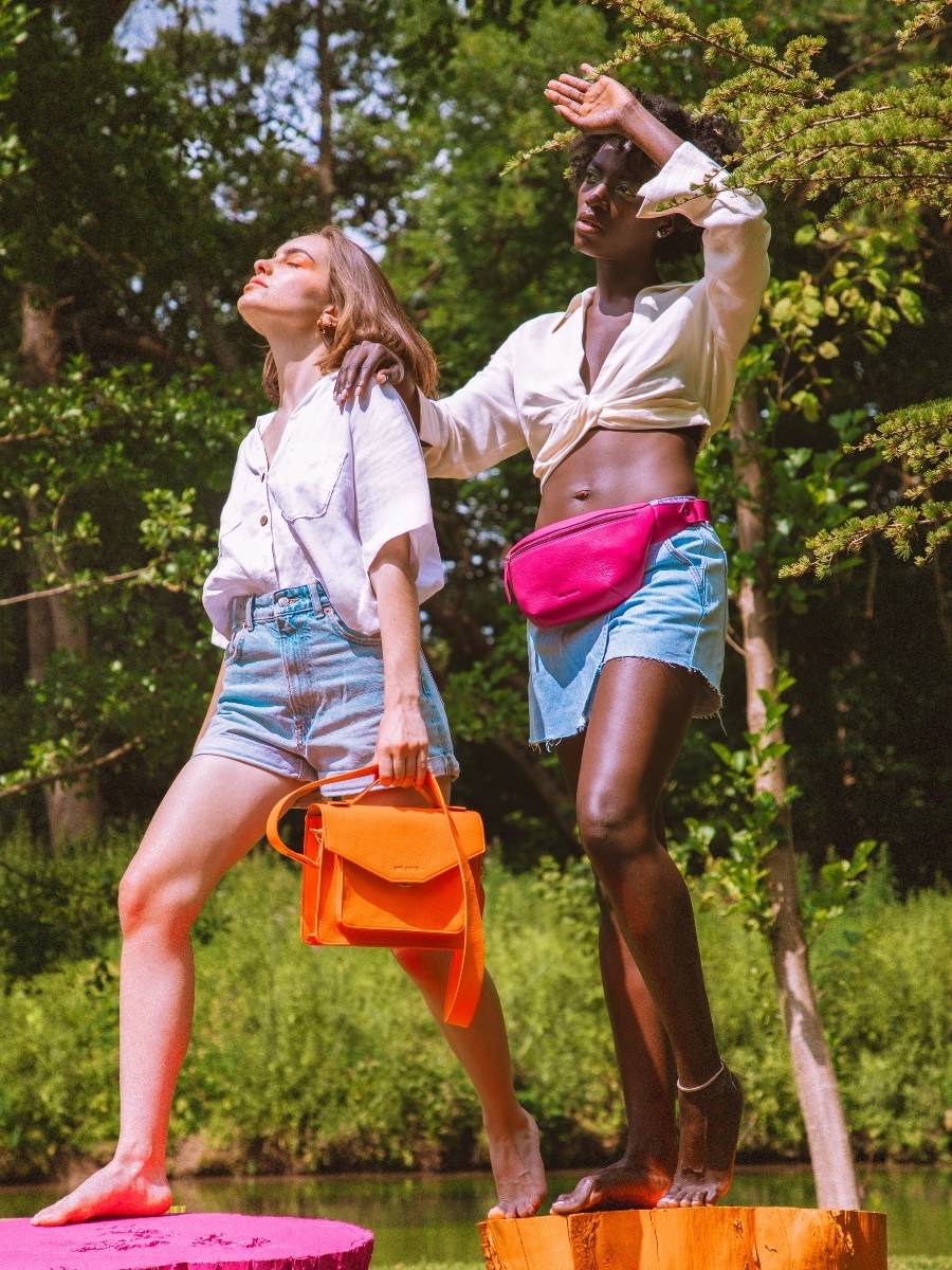 Foto-Fokus-Material-Ledertasche-Banane-rosa-LaBanane-Sorbet-Himbeere-Paul-Marius-M503-SB-PI