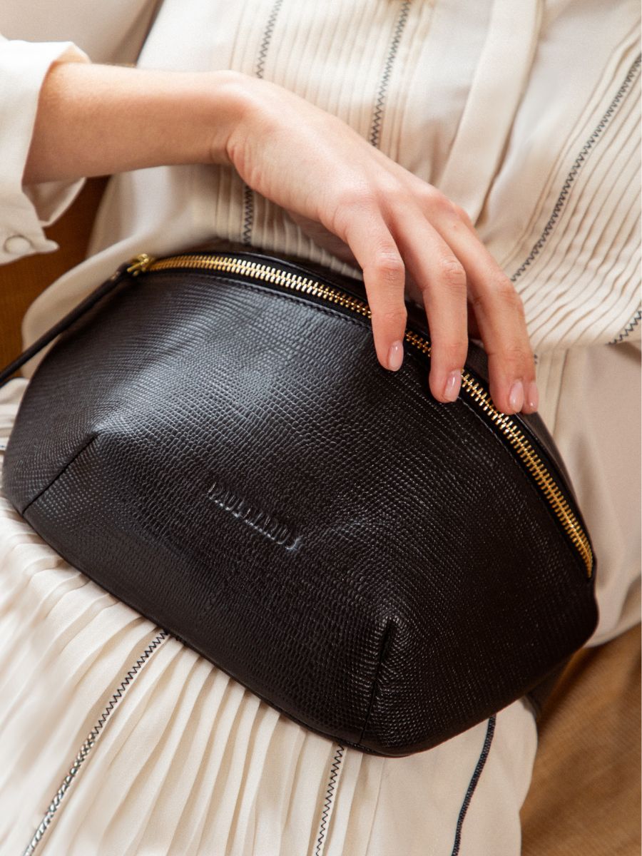 Fotoansicht-Tragegurt-Gürteltasche-Leder-schwarz-tiefschwarz-labanane-1960-paul-marius-m503-l-b