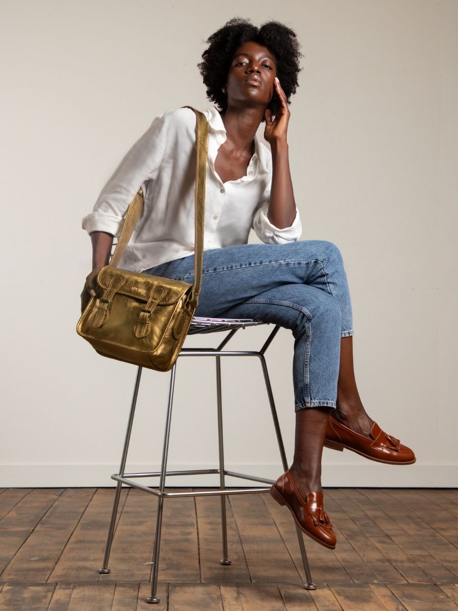 Fotoansicht-Umhängetasche-aus-Leder-bronze-lasacoche-s-bronze-paul-marius-m02s10-og