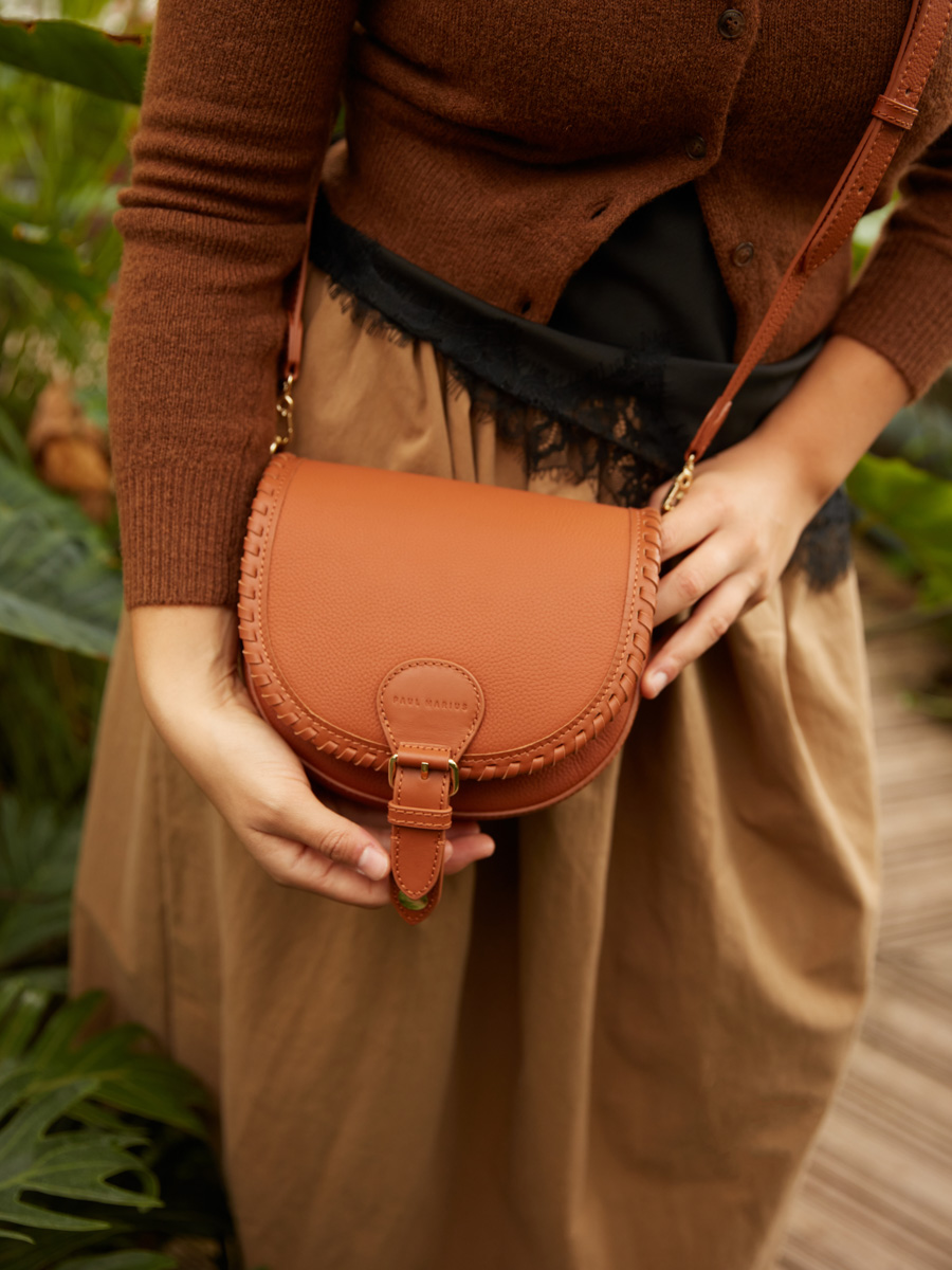 sac-bandouliere-cuir-lebobo-naturel-vue-portee-w61s-l