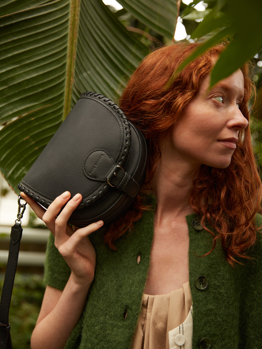 Umhängetasche aus Leder LeBobo schwarz Ansicht Zoom Material w61s-b