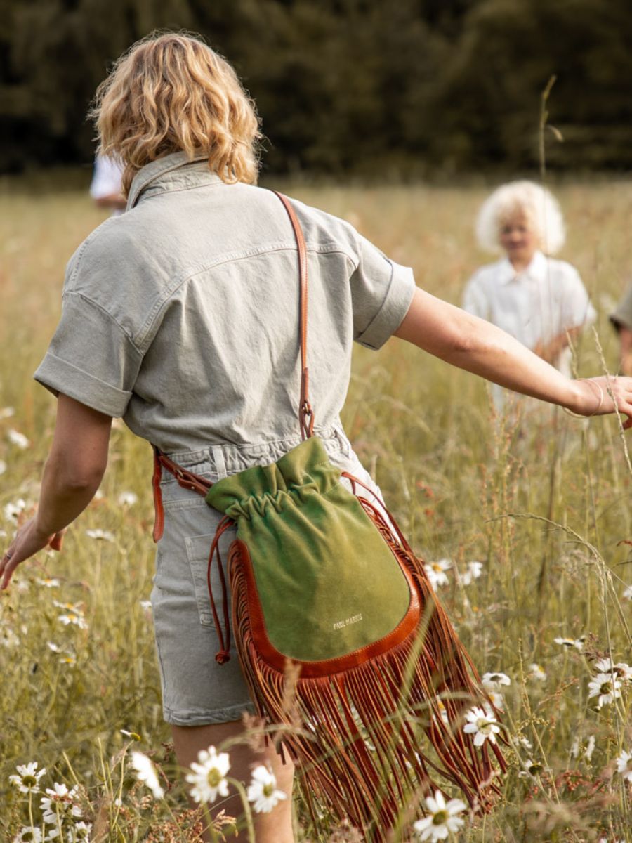 Fotoansicht-Umhängetasche-Leder-Damen-braun-kaki-LeChamane-Nomade-Paul-Marius-W101-OCO-GR