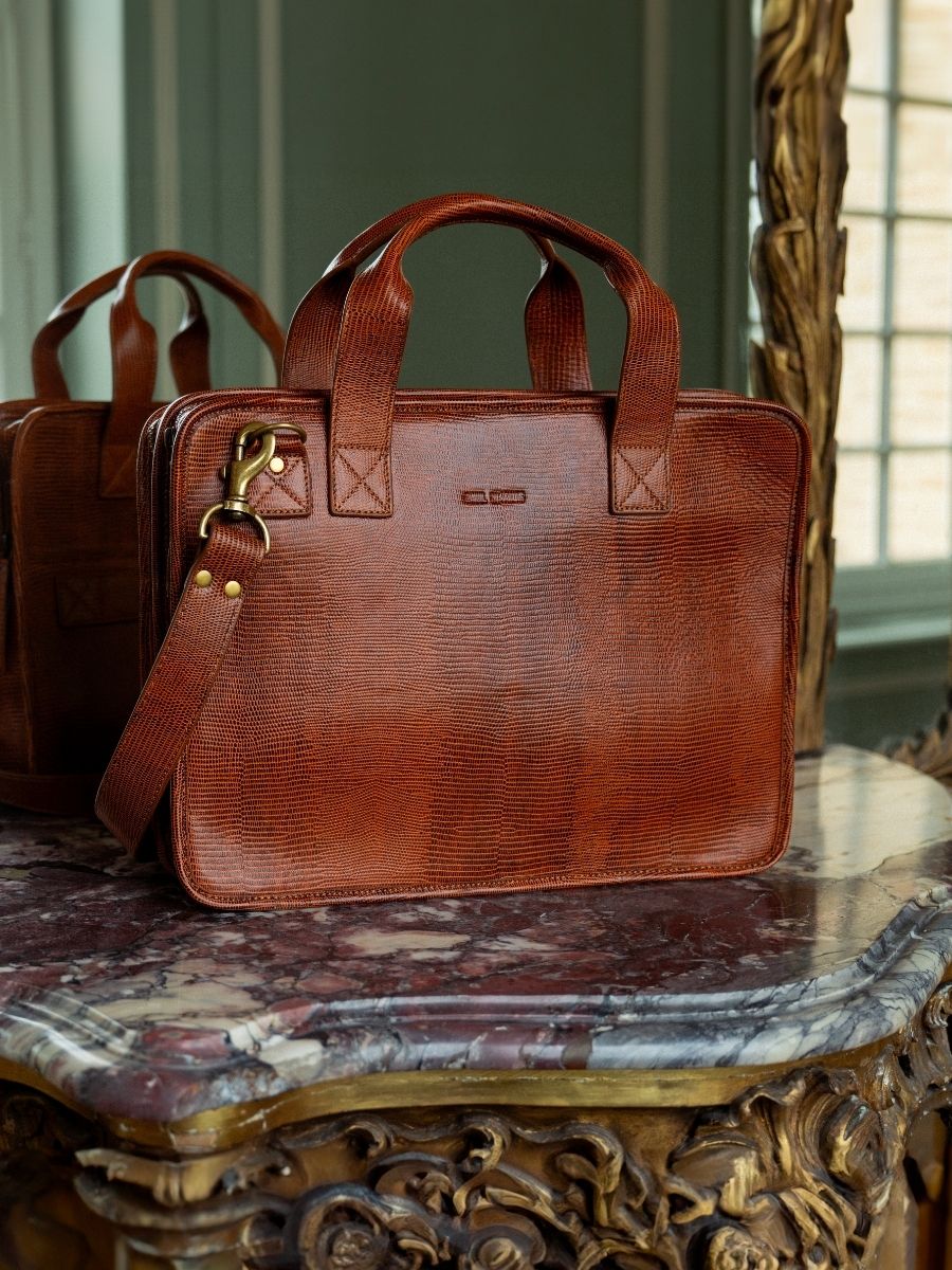 foto-ansicht-von-vorne-aktentasche-leder-herren-braun-leconquerant-n2-1960-paul-marius-b05-l-l