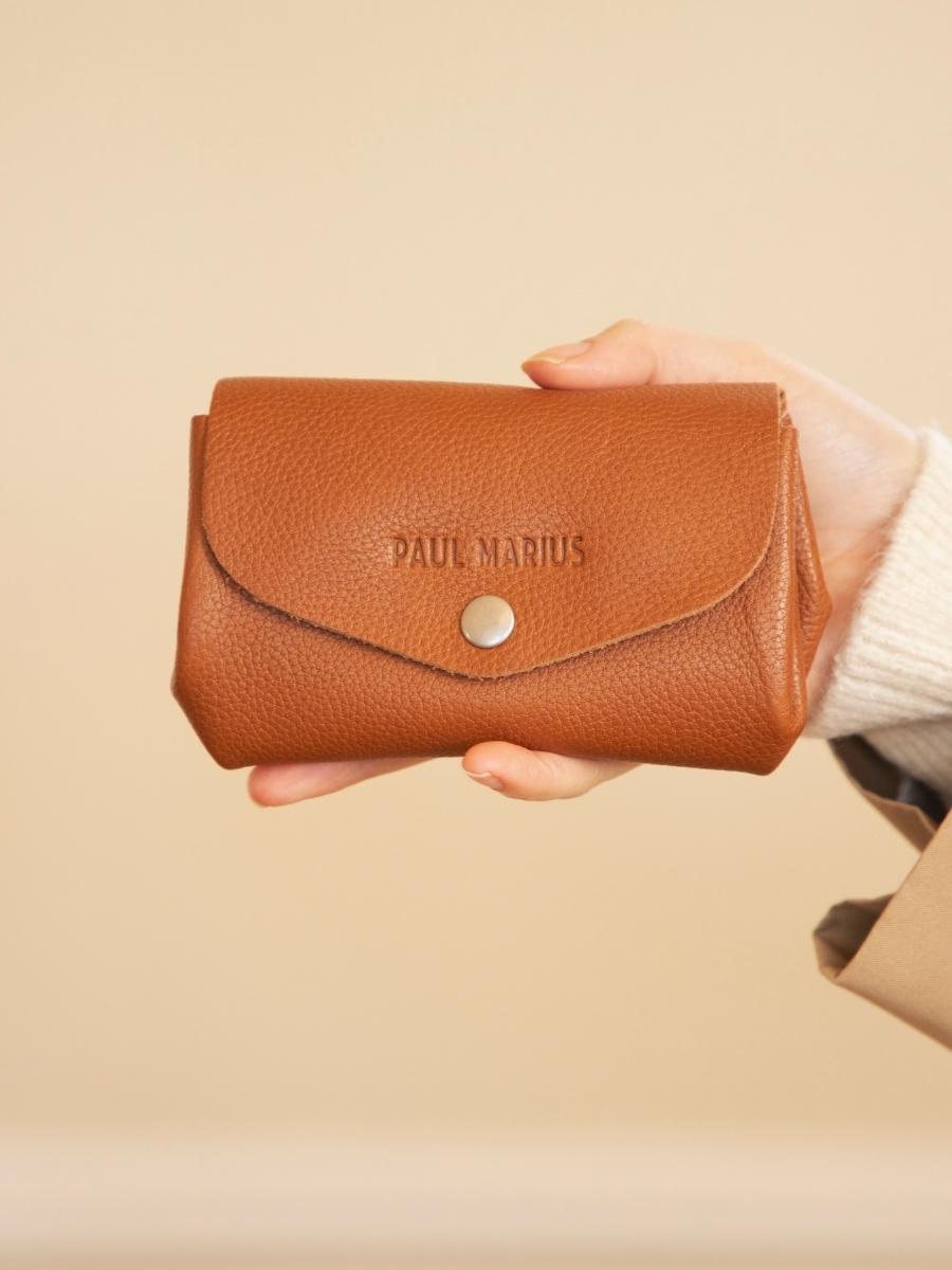 Clutch-braun-legustave-m-natur-ansicht-mit-tragegurt-clpm-l