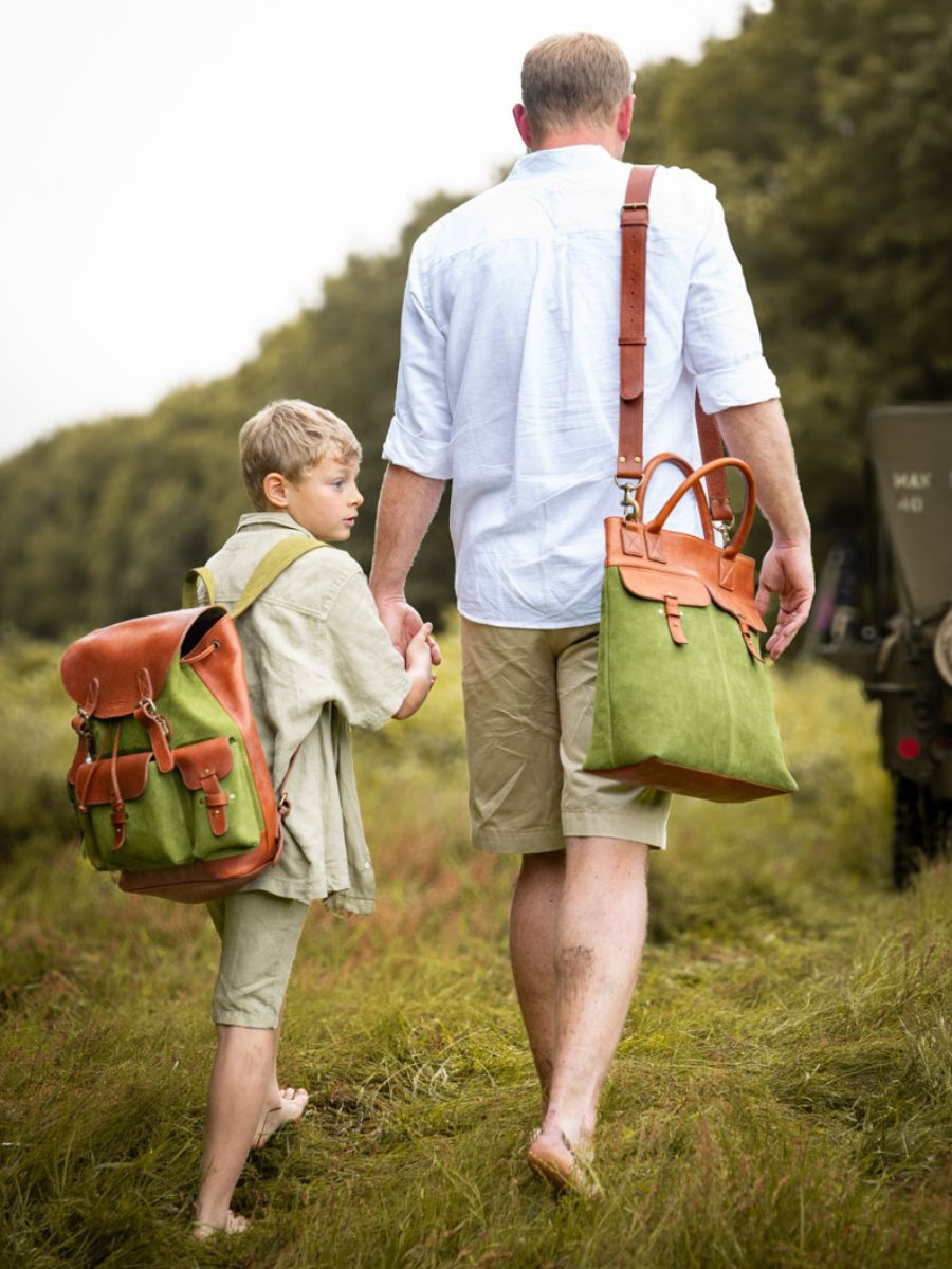 Fotoansicht-Tasche-Eimer-braunes Leder-kaki-LePilote-Nomade-Paul Marius-B06 OCO-GR