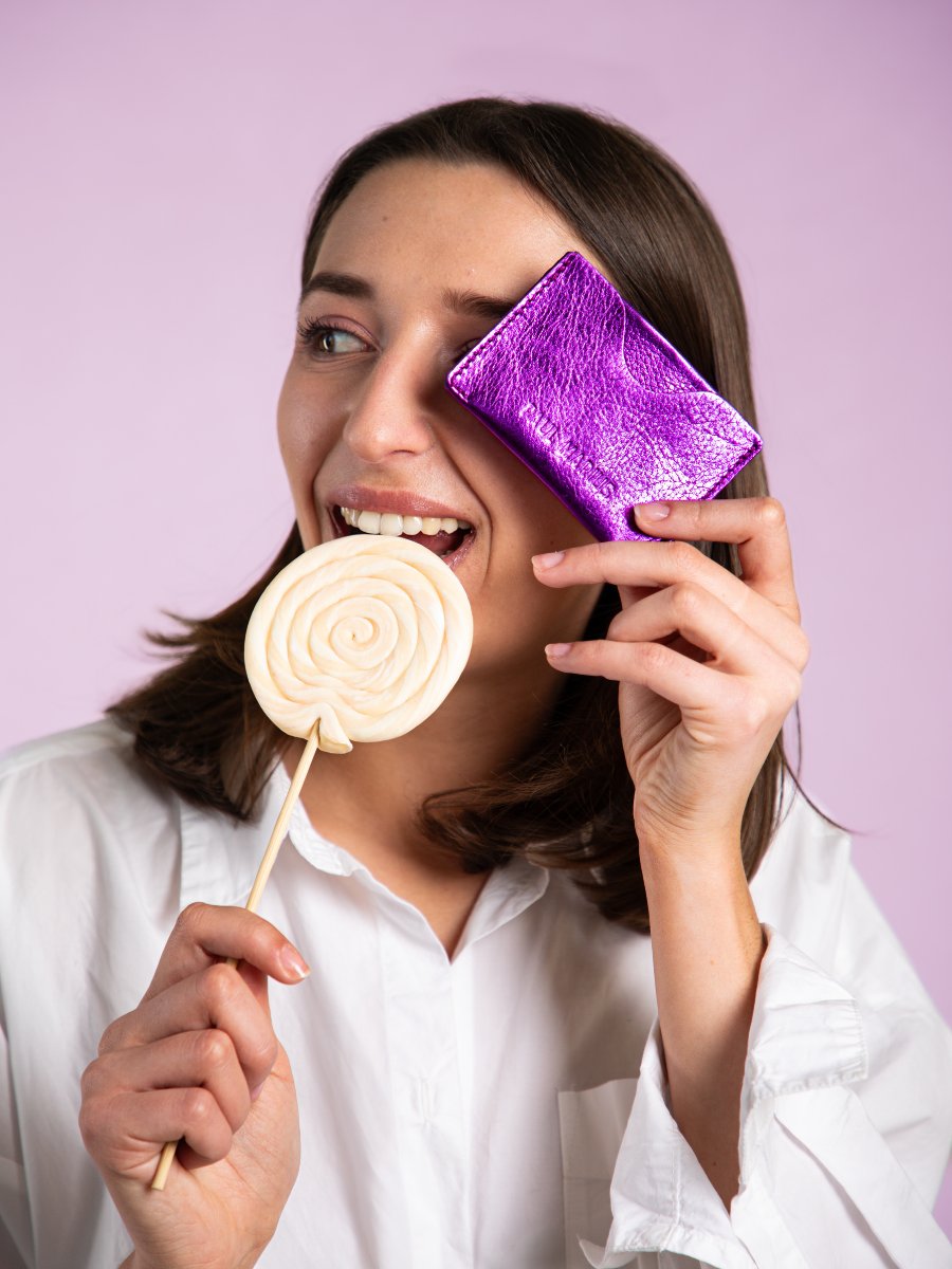 Foto-Vorderansicht-Kartenetui-Leder-violett-metallic-LePorte-cartes-GABIN-Bonbon-Paul-Marius-M55-M-P