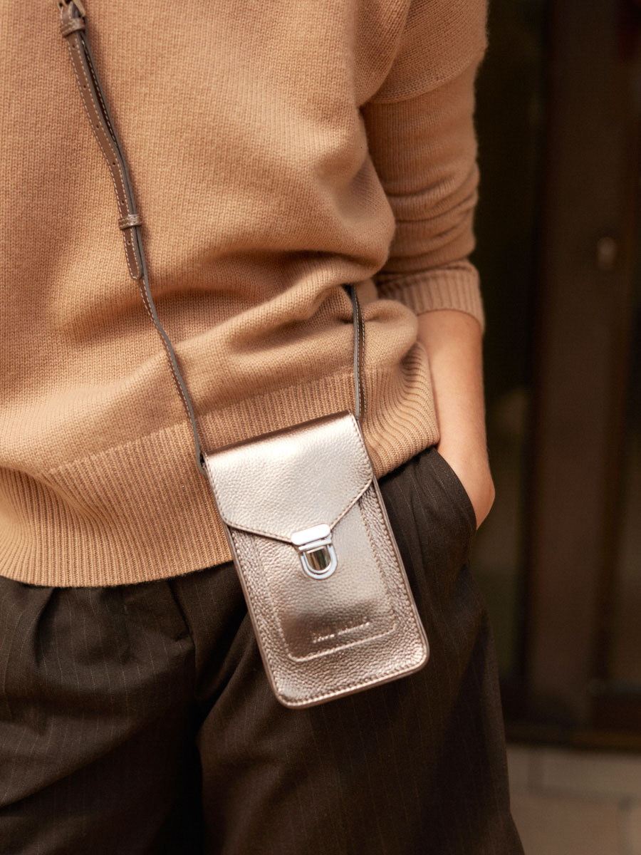 tasche-telefon-leder-silber-leporte-telefon-stahl-ansicht-zoom-material-m88-gm