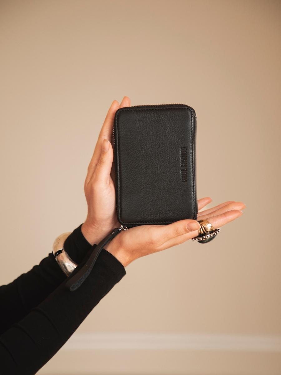 portefeuille-alice-noir-vue-portee-m76-b