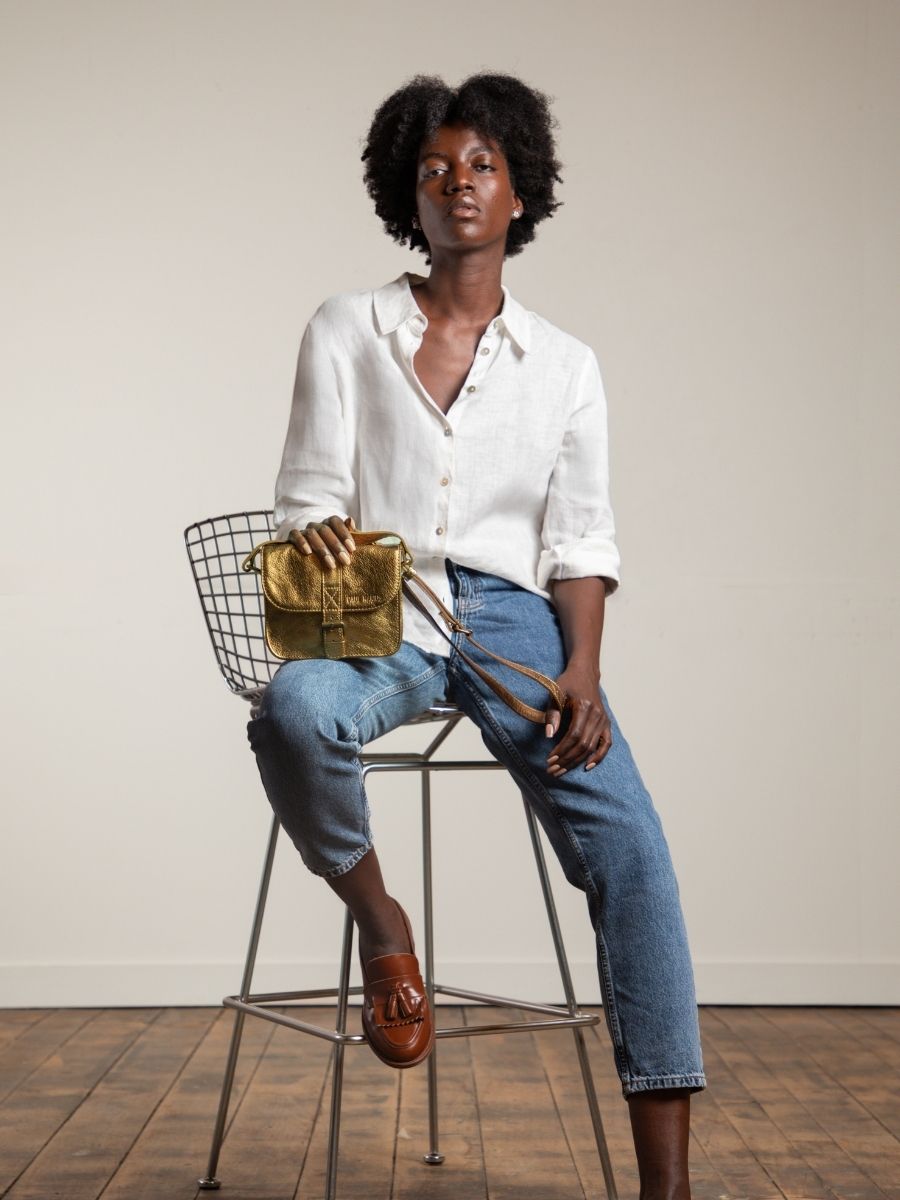 Fotoansicht-Umhängetasche-aus-Leder-bronze-lessentiel-bronze-paul-marius-m21-og