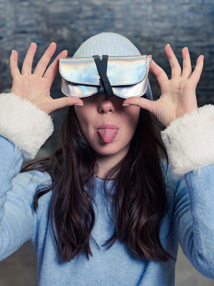 Brillenetui Givre Holographique schwarz Ansicht von vorne M49 GIV