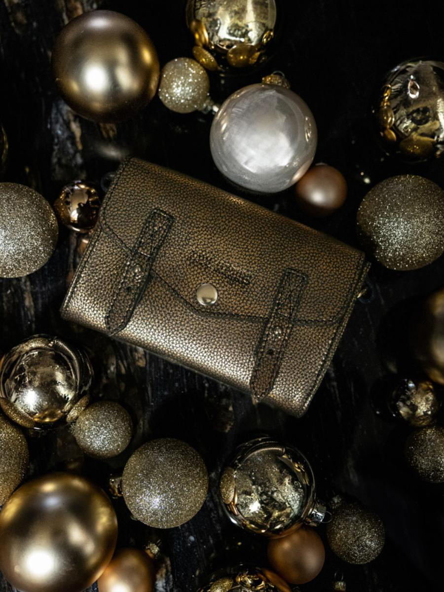 Fotoansicht-Tragegurt-Umhängetasche aus Leder schwarz-gold LeMini Indispensable Granite Paul Marius W08S GRA-G-B