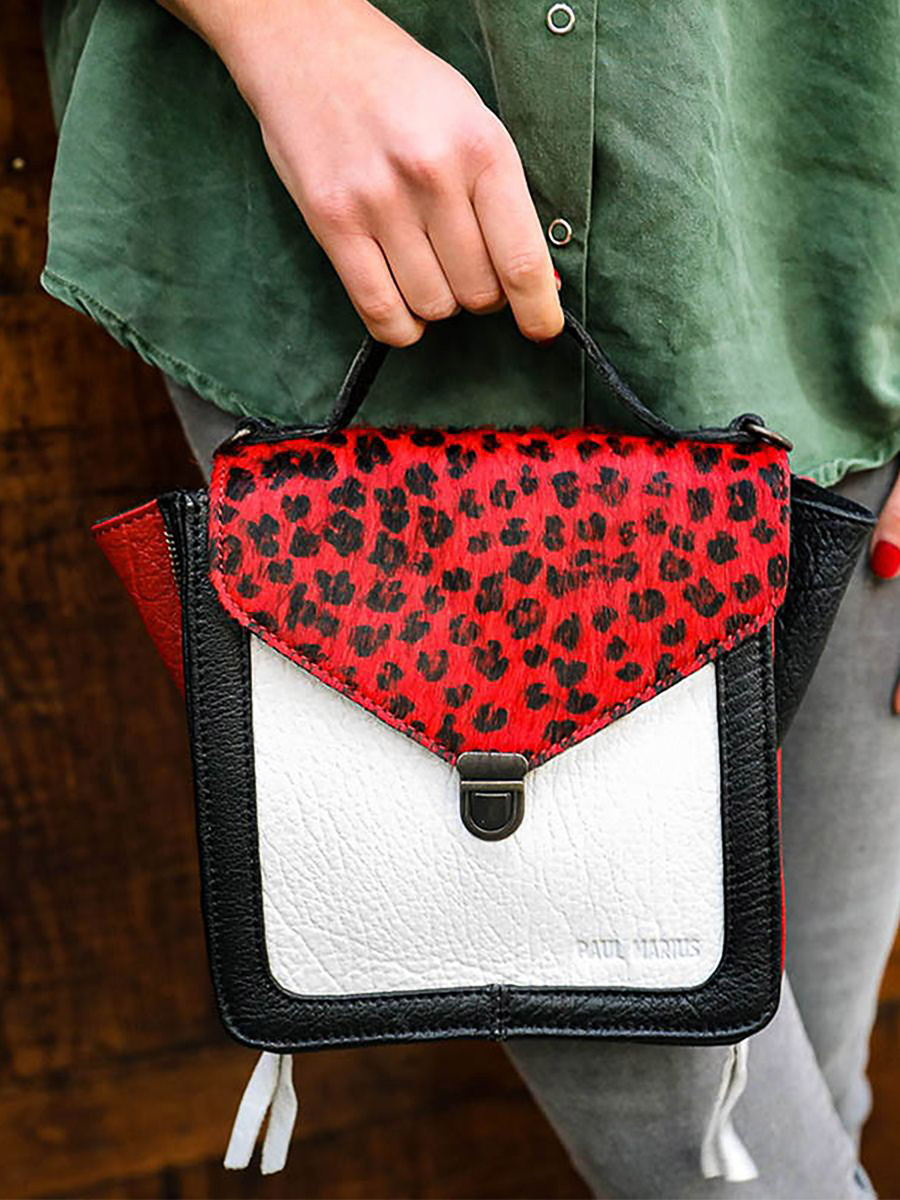 Foto-Vorderansicht-kleine-Umhängetasche-Leder-Damen-schwarz-rot-Mistinguette-Leopard-schwarz-rot-Paul-Marius-W20-LP-B-R