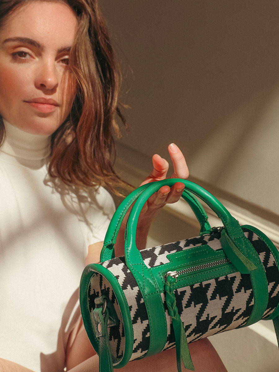 Foto-Vorderansicht-Handtasche-Leder-violett-Charlie-Allure-grün-Paul-Marius-W30-HS2-GR