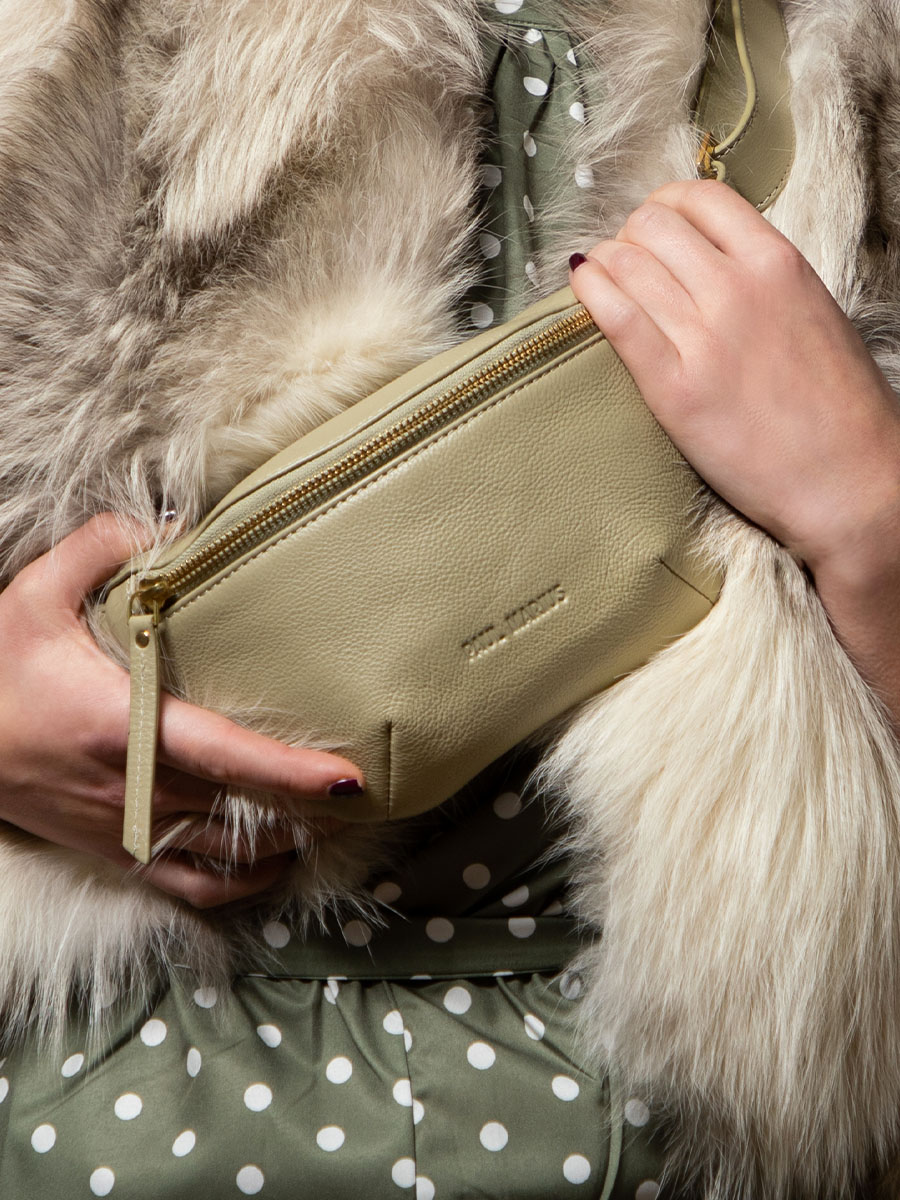 Foto-Material-Mini-Gürteltasche-Leder-grün-LaBanane XS-Art-Deco-Mandel-Paul-Marius-M503XS-AD-AL
