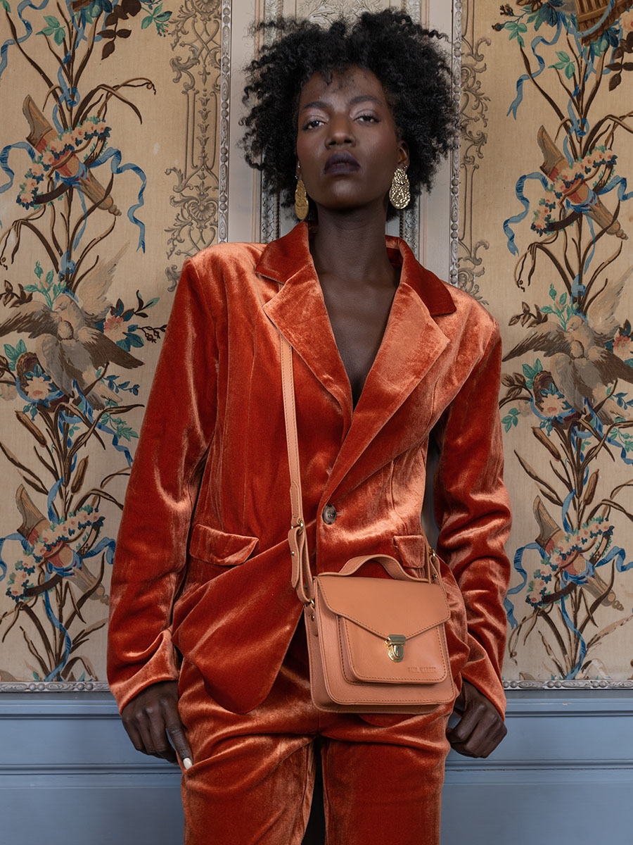 Foto-Tragetasche-Mini-Handtasche-Leder-Damen-braun-Mademoiselle-George-XS-Art-Deco-Karamell-Paul-Marius-W05XS-AD-CA