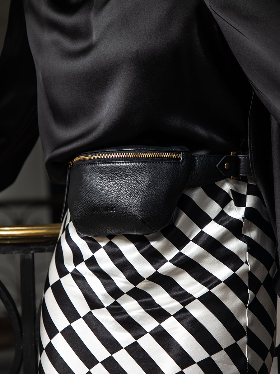 Foto-Trage-Mini-Gürteltasche-Leder-schwarz-LaBanane XS Art Déco Schwarz Paul Marius M503XS AD B