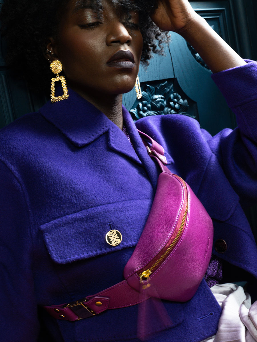 foto-ansicht-von-vorne-mini-gürteltasche-leder-violett-labanane-xs-art-deco-zinzolin-paul-marius-m503xs-ad-zi