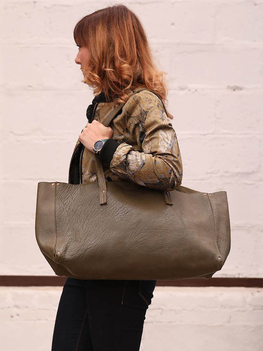 foto-tragetasche-leder-damen-kaki-leffronte-m-kaki-paul-marius-w12-k