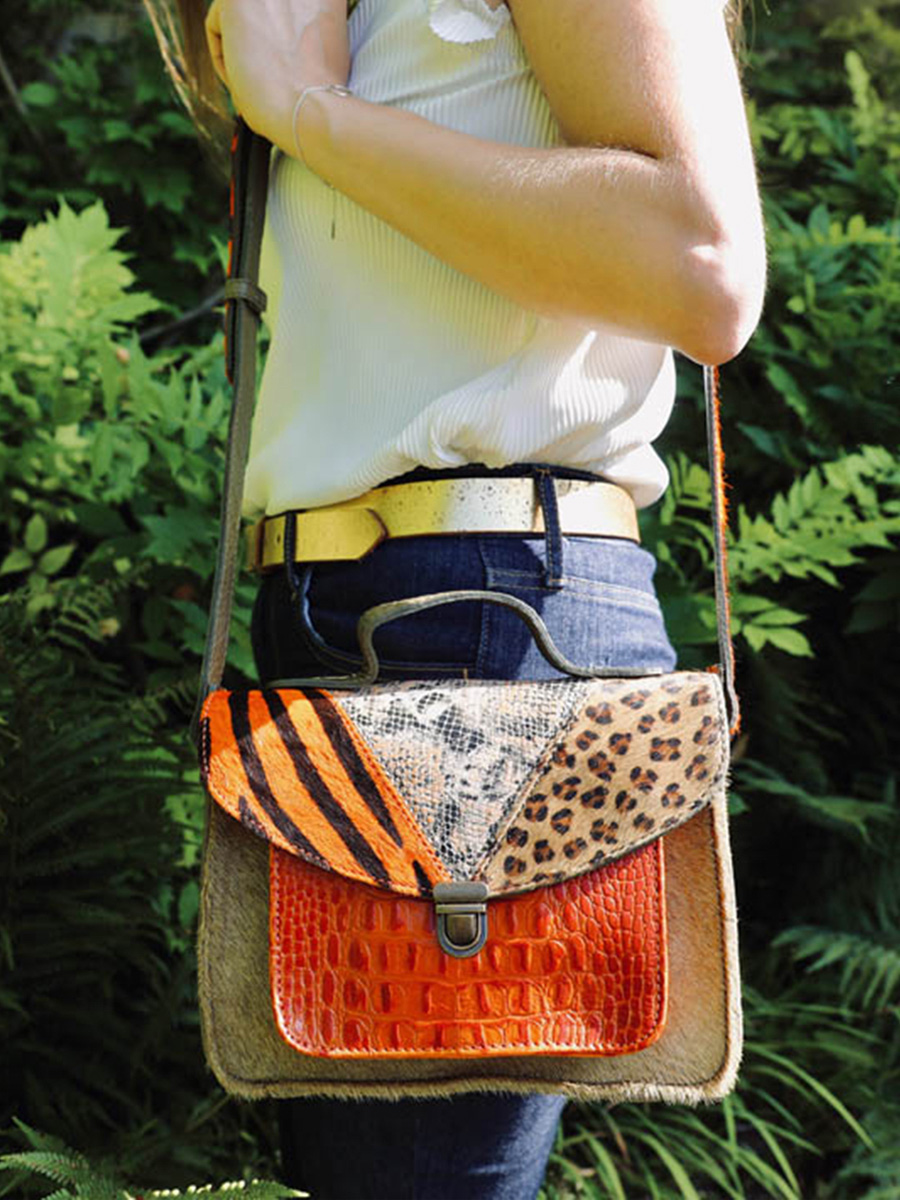 Foto-Seitenansicht-Umhängetasche-Leder-Damen-orange-grün-Mademoiselle-George-Chimère-orange-kaki-Paul-Marius-W05-CH-O-K