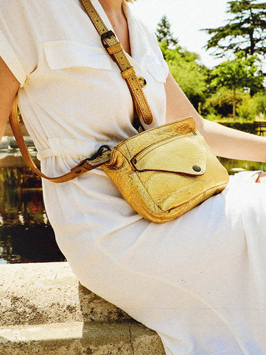 foto-tragegurt-tasche-umhängetasche-leder-dame-goldfarben-legavroche-goldfarben-paul-marius-w06-gd