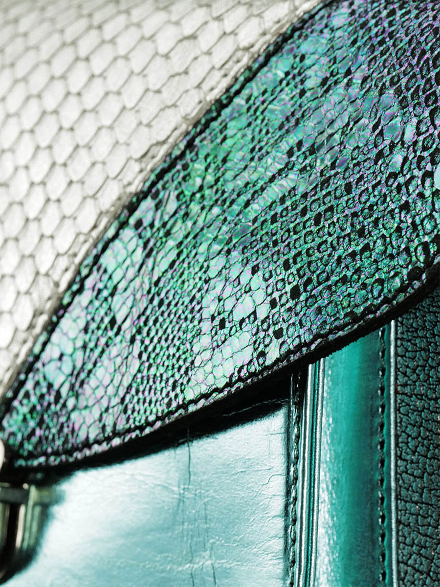 Foto-Innenansicht-Umhängetasche-Leder-Damen-blau-weiß-Mademoiselle-George-Chimère-Polaire-Paul-Marius-W05-CH-S-BLU