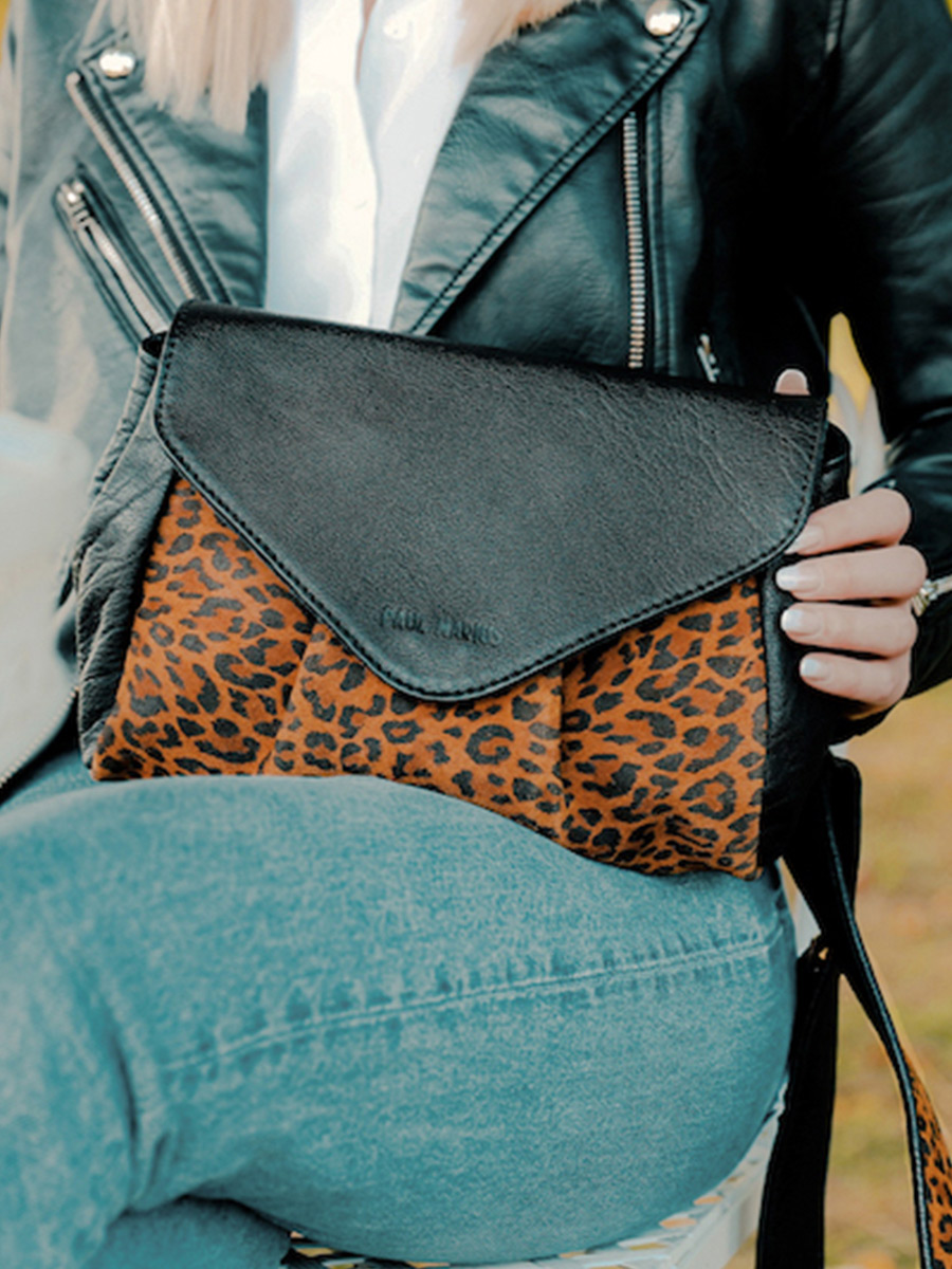 foto-tragegurt-tasche-leder-paulmarius-schwarz-suzon-m-leopard-schwarz-paul-marius-w25m-lp-b