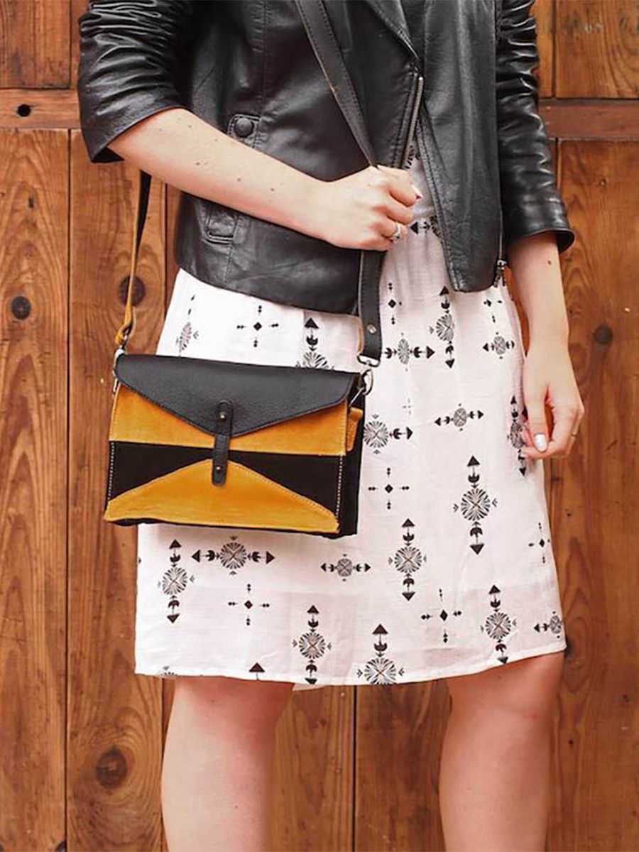 Foto-Vorderansicht-Umhängetasche-Leder-Damen-schwarz-LePapillon-schwarz-Safran-Paul-Marius-W09-B-Y