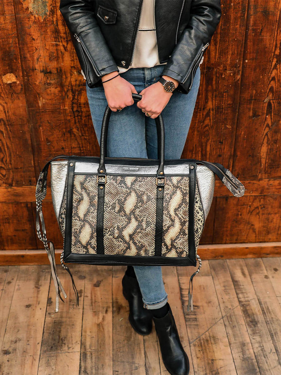 foto-handtasche-leder-dame-silber-schwarz-lerive-droite-m-python-silber-schwarz-paul-marius-w19m-p-s-b