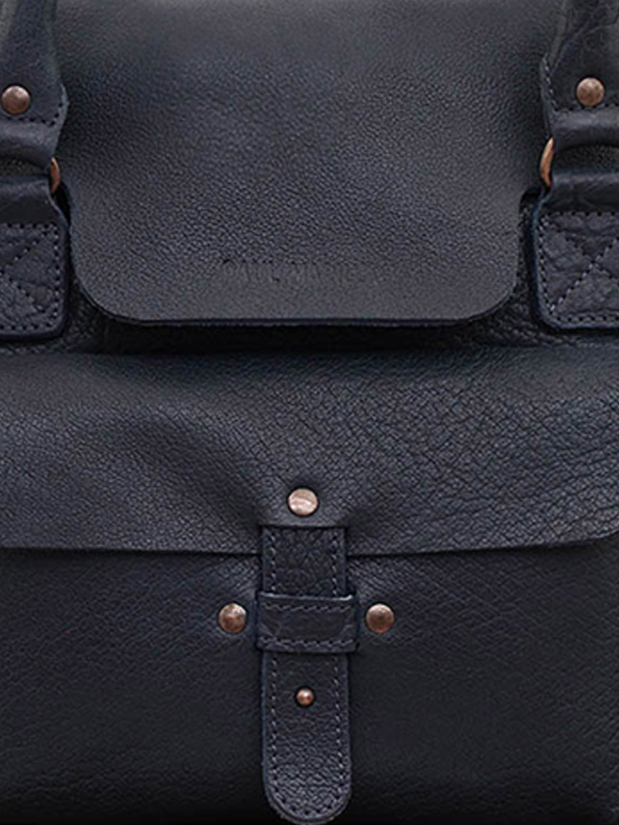 photo-vue-de-cote-sac-bandouliere-cuir-femme-bleu-lerive-gauche-m-bleu-encre-paul-marius-w01m-db