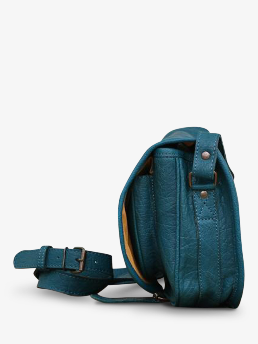Foto-Seitenansicht-Umhängetasche-Leder-Damen-blau-levagabond-poolblau-paul-marius-m44l-blu