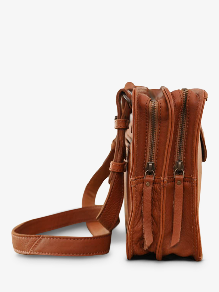 Foto-Seitenansicht-Umhängetasche-Leder-Damen-braun-LeGraphique-Naturel-Paul-Marius-W17-L