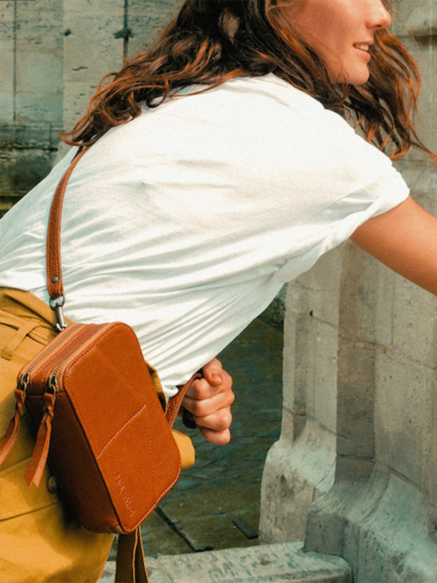 Foto-Tragetasche-Gürteltasche-Leder-Damen-braun-Paula-natur-Paul-Marius-M66-L