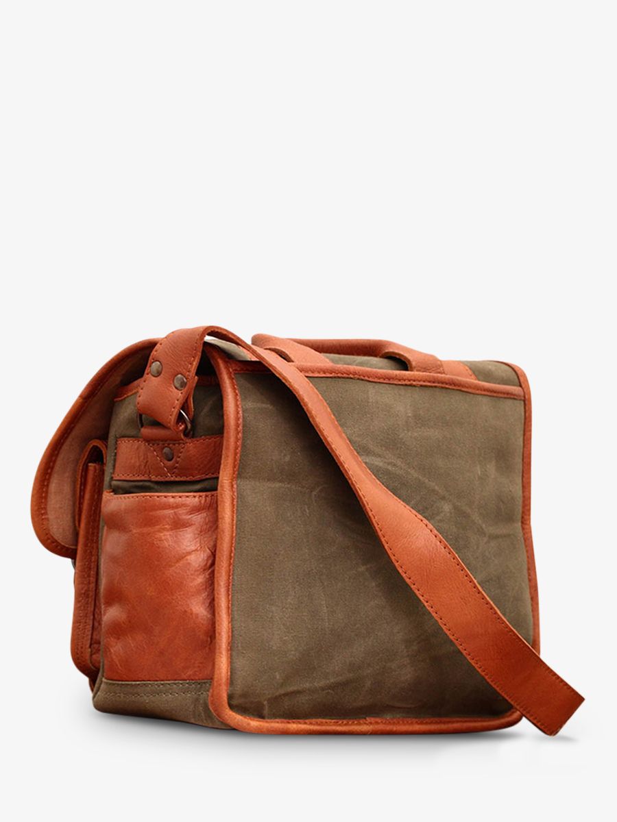 Rückansicht der Fototasche aus schwarzem Leder mit Fototasche, LePetitReporter, grünes Segeltuch, Paul Marius, M10 GC