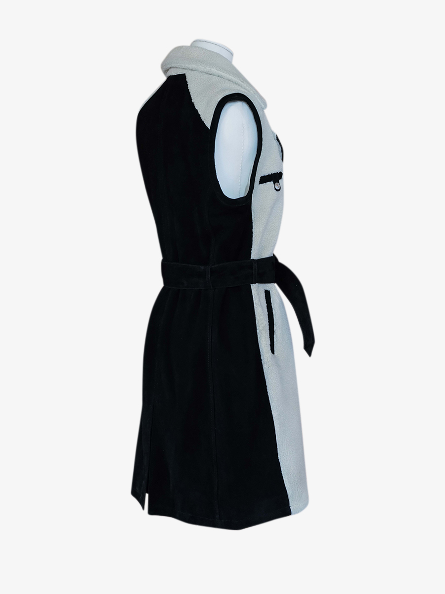 Foto-Rückansicht-Leder-Trenchcoat-Damen-schwarz-letrench-ärmellos-schwarz-paul-marius-wtc-sm-sh-w-b-s36