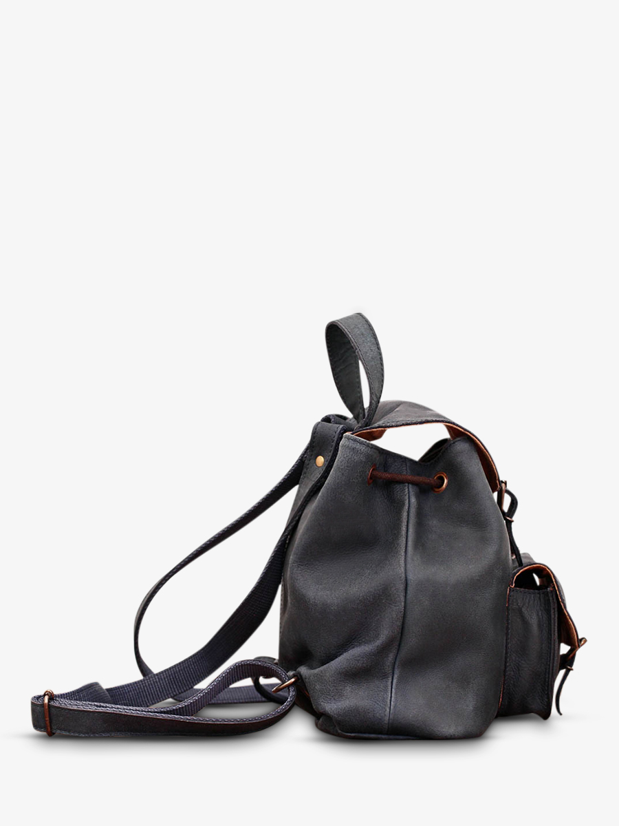 Foto-Seitenansicht-Rucksack-Leder-Damen-blau-LeBaroudeur-petrolblau-Paul-Marius-M40-DB